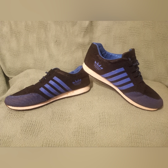 Adidas - Picture 2 of 3